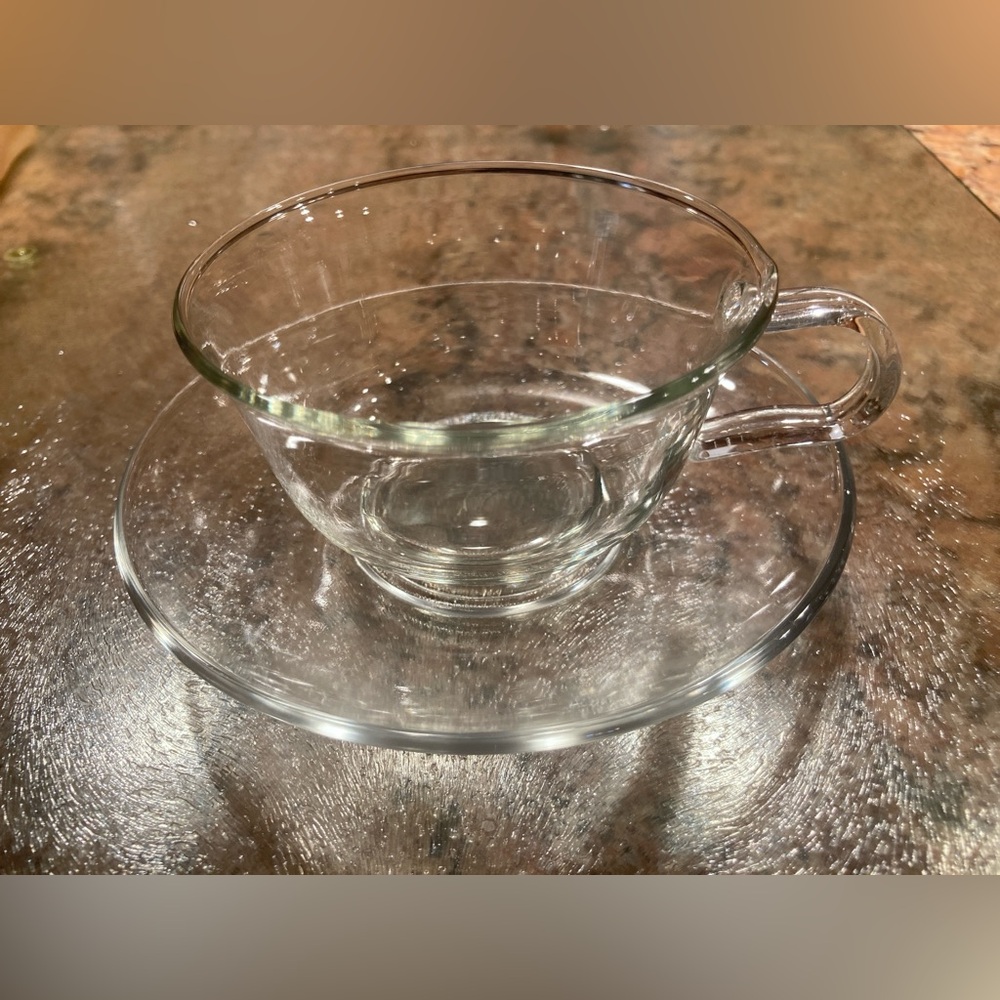 Set of 4 clear glass tea/coffee caps and saucers